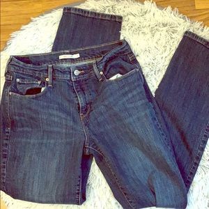 Size 8 Levi straight leg